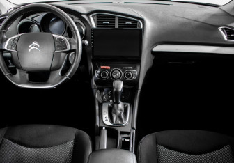 Подержанный автомобиль Citroen C4 Sedan 2017 года (11 фото)