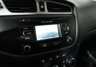 Подержанный автомобиль Kia Ceed Hatchback 2013 года (11 фото)