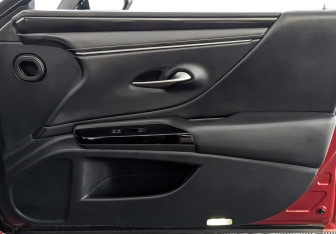 Подержанный автомобиль Lexus ES 2021 года (25 фото)