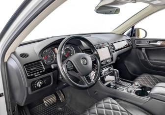 Подержанный автомобиль Volkswagen Touareg 2018 года (16 фото)