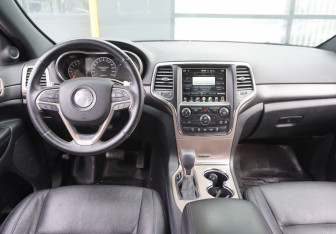 Подержанный автомобиль Jeep Grand Cherokee 2016 года (14 фото)