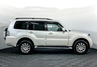 Подержанный автомобиль Mitsubishi Pajero 2013 года (4 фото)