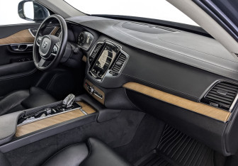 Подержанный автомобиль Volvo XC90 2021 года (13 фото)
