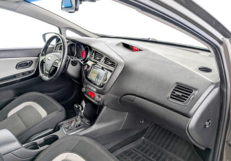 Подержанный автомобиль Kia Ceed Hatchback 2018 года (11 фото)