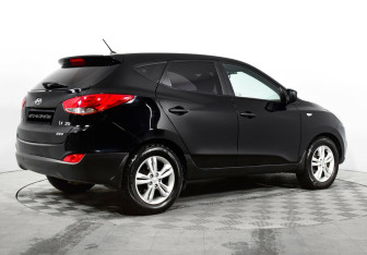 Подержанный автомобиль Hyundai ix35 2013 года (3 фото)