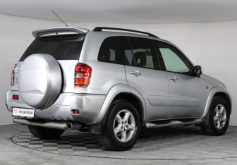 Подержанный автомобиль Toyota RAV4 2001 года (3 фото)