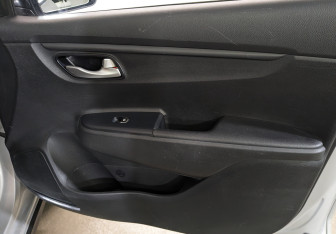 Подержанный автомобиль Kia Rio Hatchback 2021 года (24 фото)