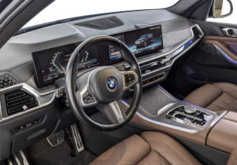 Подержанный автомобиль BMW X5 2023 года (15 фото)