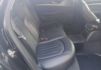 Подержанный автомобиль Audi A8 2014 года (11 фото)