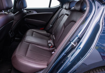 Подержанный автомобиль Genesis G70 2021 года (11 фото)