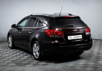 Подержанный автомобиль Chevrolet Cruze Wagon 2014 года (7 фото)