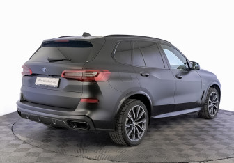 Подержанный автомобиль BMW X5 2019 года (5 фото)