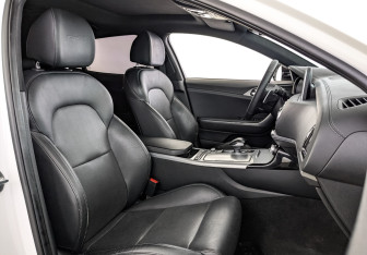 Подержанный автомобиль Kia Stinger 2018 года (20 фото)