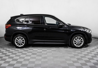 Подержанный автомобиль BMW X1 2017 года (4 фото)