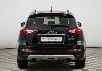 Подержанный автомобиль Infiniti QX50 2017 года (6 фото)