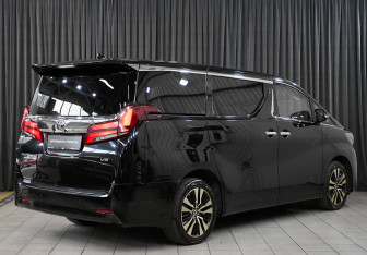 Подержанный автомобиль Toyota Alphard 2021 года (4 фото)