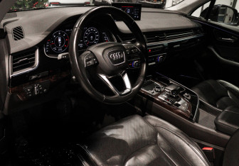 Подержанный автомобиль Audi Q7 2016 года (10 фото)