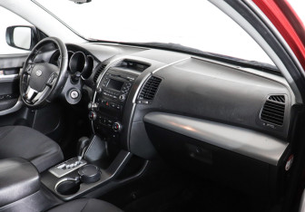 Подержанный автомобиль Kia Sorento 2010 года (6 фото)