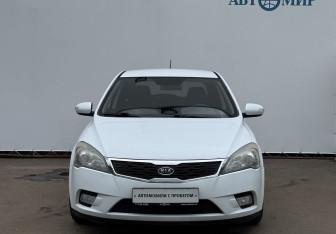 Подержанный автомобиль Kia Ceed Hatchback 2011 года (2 фото)