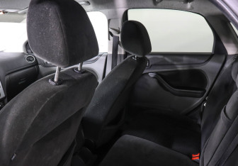 Подержанный автомобиль Ford Focus Hatchback 2006 года (8 фото)