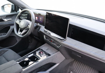 Подержанный автомобиль Volkswagen Tiguan 2025 года (10 фото)