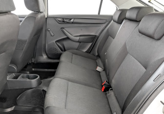 Подержанный автомобиль Skoda Rapid Liftback 2017 года (12 фото)