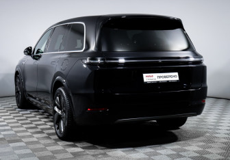 Подержанный автомобиль LiXiang L9 2024 года (7 фото)