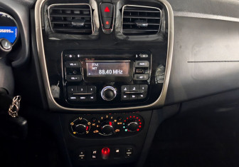 Подержанный автомобиль Renault Logan Sedan 2014 года (14 фото)