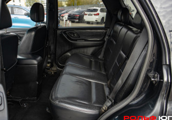 Подержанный автомобиль Ford Escape 2002 года (8 фото)