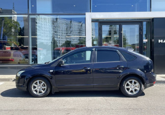 Подержанный автомобиль Ford Focus Hatchback 2006 года (8 фото)