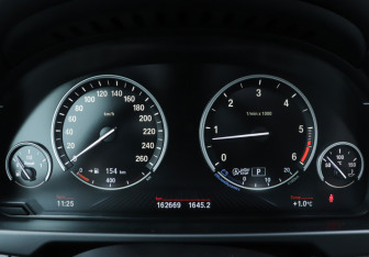 Подержанный автомобиль BMW X5 2016 года (11 фото)