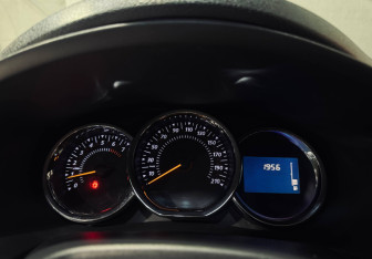 Подержанный автомобиль Renault Sandero 2018 года (8 фото)