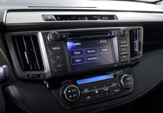 Подержанный автомобиль Toyota RAV4 2013 года (17 фото)