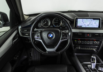 Подержанный автомобиль BMW X5 2017 года (10 фото)