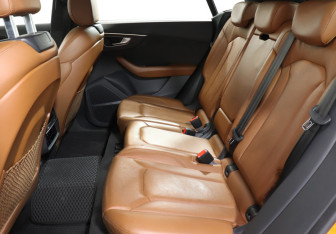 Подержанный автомобиль Audi Q8 2021 года (10 фото)