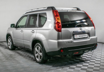 Подержанный автомобиль Nissan X-Trail 2007 года (7 фото)