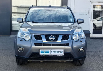 Подержанный автомобиль Nissan X-Trail 2011 года (2 фото)