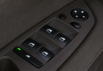 Подержанный автомобиль BMW X5 2009 года (15 фото)