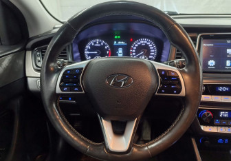 Подержанный автомобиль Hyundai Sonata 2018 года (12 фото)