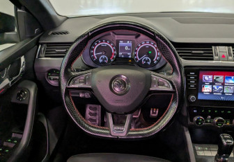 Подержанный автомобиль Skoda Octavia RS Wagon 2020 года (21 фото)