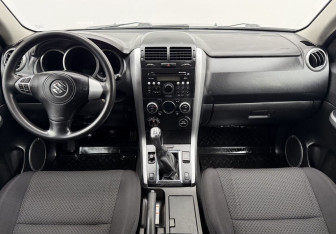 Подержанный автомобиль Suzuki Grand Vitara 2008 года (12 фото)