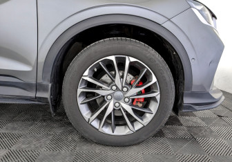 Подержанный автомобиль Geely Coolray 2023 года (18 фото)