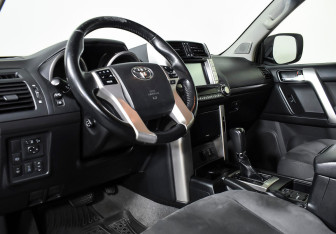 Подержанный автомобиль Toyota Land Cruiser Prado 2013 года (11 фото)