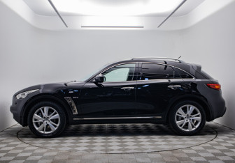 Подержанный автомобиль Infiniti QX70 2016 года (8 фото)