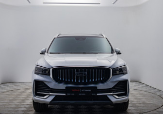 Подержанный автомобиль Geely Monjaro 2023 года (8 фото)