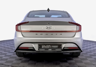Подержанный автомобиль Hyundai Sonata 2022 года (6 фото)