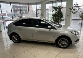 Подержанный автомобиль Ford Focus Hatchback 2010 года (4 фото)