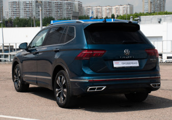Подержанный автомобиль Volkswagen Tiguan 2023 года (7 фото)