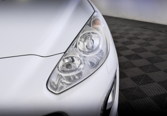 Подержанный автомобиль Peugeot 308 Hatchback 2011 года (17 фото)