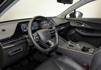 Подержанный автомобиль Omoda C5 2024 года (16 фото)